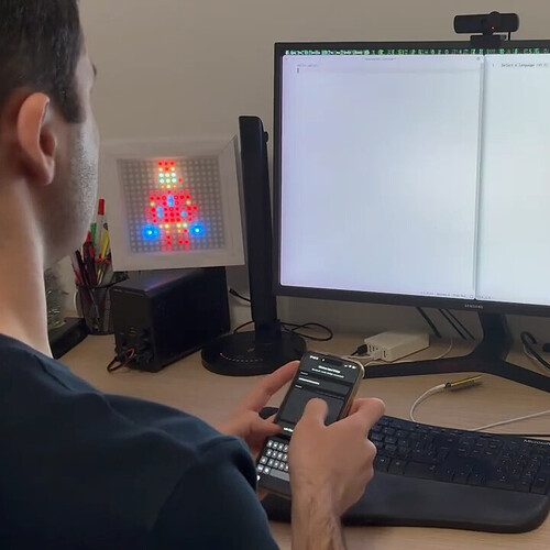 นักพัฒนาสร้างอุปกรณ์สุดล้ำ! เปลี่ยน iPhone เป็นคีย์บอร์ดและเมาส์ไร้สาย ควบคุมคอมฯ หรือ Smart TV ได้ทันที