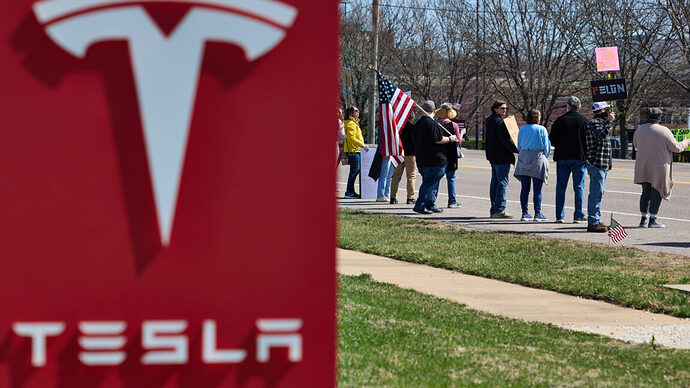 Tesla เผยผลประกอบการปี 2025 รายได้ร่วงเป็นครั้งแรกในประวัติการณ์ หลังยอดขายรถยนต์ไฟฟ้าลดลง