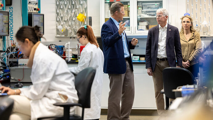 ทรัมป์เปลี่ยนชื่อศูนย์วิจัยพลังงานหมุนเวียนแห่งชาติ (NREL) เป็น 'ห้องปฏิบัติการแห่งเทือกเขาร็อกกี้' จุดชนวนข้อกังขา