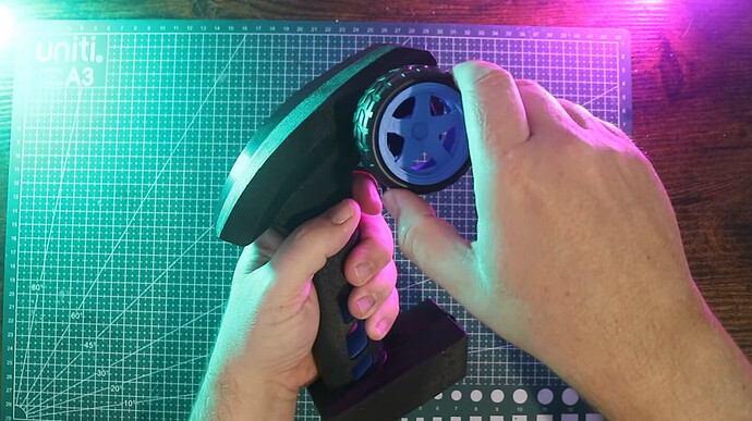 ยกระดับประสบการณ์เกมแข่งรถ: พวงมาลัยมือถือ Force Feedback DIY สร้างสรรค์จากชิ้นส่วนปริ้นเตอร์เก่า