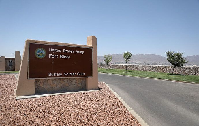 ปริศนาปิดสนามบิน El Paso: กองทัพใช้เลเซอร์ต่อต้านโดรนยิงลูกโป่งปาร์ตี้ แย้งคำกล่าว รมว. คมนาคม