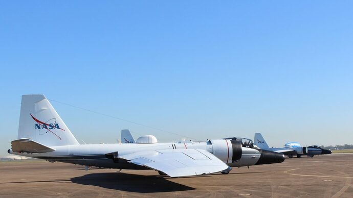 ระทึก! นักบิน NASA ลงจอดฉุกเฉิน WB-57 ไร้ล้อที่ฮิวสตัน ปลอดภัยไร้เจ็บ