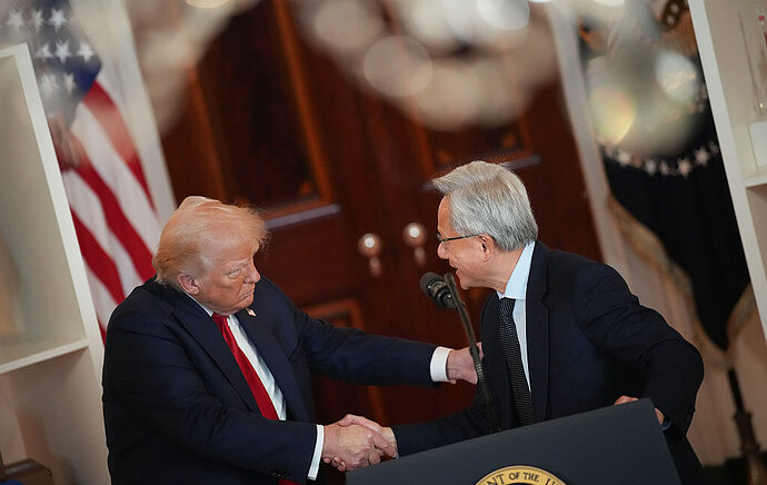 สหรัฐฯ อนุมัติ Nvidia ขายชิป H200 ให้จีน: ผู้เชี่ยวชาญเตือนอาจช่วยจีนพลิกเกม AI