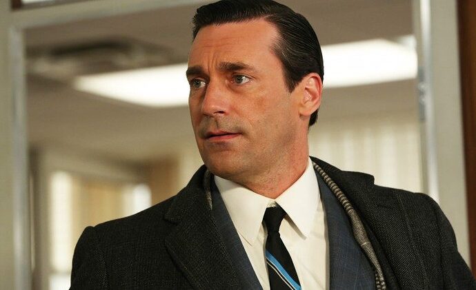 HBO Max ทำพลาด! ปล่อย Mad Men 4K พร้อม 'ทีมงาน' โผล่ในฉาก สร้างเสียงฮาให้ผู้ชม