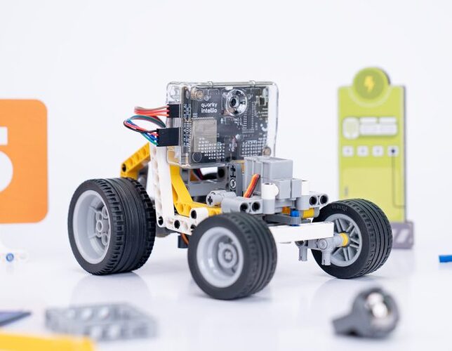 Quarky Intellio: แพลตฟอร์มเรียนรู้ AI, AR, IoT ที่รองรับ LEGO สร้างสรรค์หุ่นยนต์ง่ายๆ