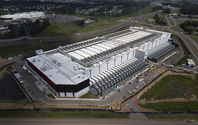 บริษัทเทคโนโลยีใหญ่จับมือสร้างโรงไฟฟ้าเอง หวังป้องกันค่าไฟผู้บริโภคพุ่งจากศูนย์ข้อมูล AI