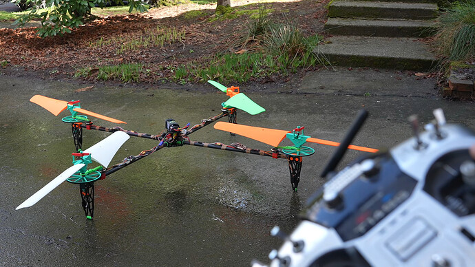 รื้อโครงสร้างโดรน: ใบพัดปรับมุมได้ พลิกโฉมควอดคอปเตอร์ บินประหยัดพลังงานขึ้น