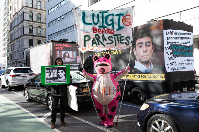 คดี Luigi Mangione: การช่วงชิงเรื่องเล่าในชั้นศาล กับกระแสความสนใจบนอินเทอร์เน็ตที่จางหายไป