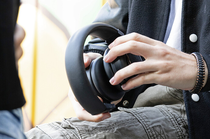 TDM Neo: หูฟังลูกผสมลำโพงบลูทูธสุดล้ำจาก CES เตรียมเปิดระดมทุนผ่าน Kickstarter 10 ก.พ. 2026