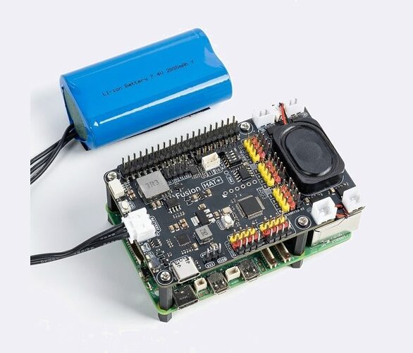 SunFounder Fusion HAT+: บอร์ดขยาย Raspberry Pi ควบคุมมอเตอร์ AI และ LLM พร้อมแบตในตัว