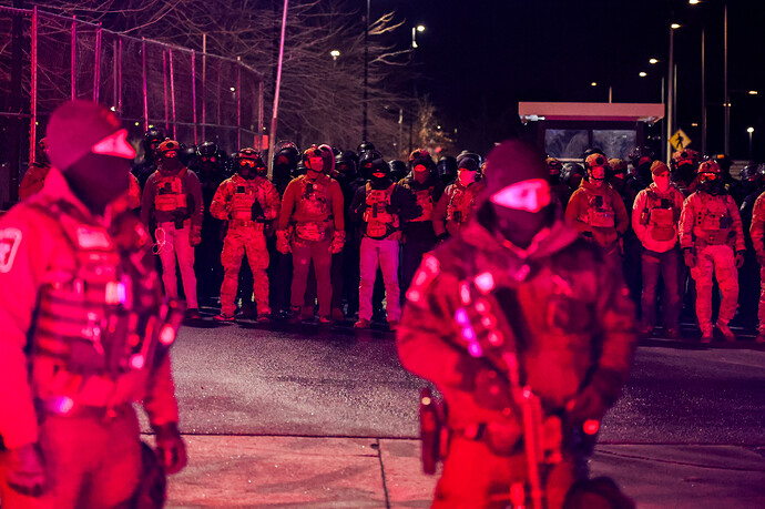 ความจริงค้านคำ! เจ้าหน้าที่รัฐยิง Alex Pretti ดับใน Minneapolis ท่ามกลางข้อกังขาเรื่องอาวุธ