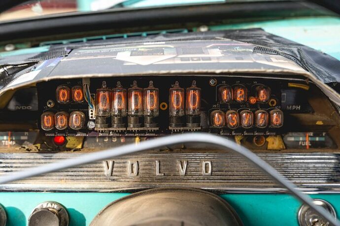 พลิกโฉม Volvo PV544! แผงหน้าปัด Nixie Tube ย้อนยุค สวยงามเหนือกาลเวลา