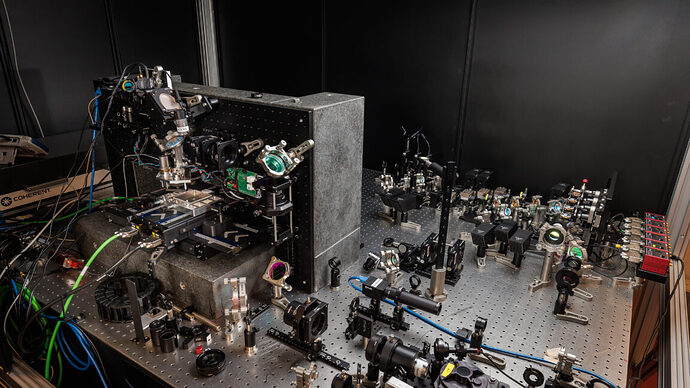 Microsoft เปิดตัว Project Silica: เปลี่ยนแก้วเป็นสื่อเก็บข้อมูลดิจิทัลคงทนสูงสุดหมื่นปี