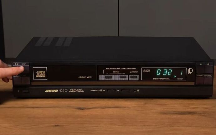 เปิดตำนานเครื่องเล่น CD โซเวียต: เทคโนโลยีย้อนยุคที่แปลกประหลาดและน่าทึ่ง