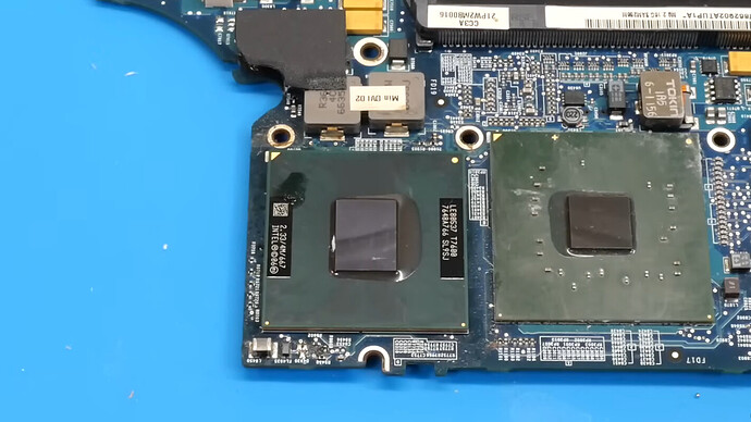 ปลุกชีพ MacBook Pro รุ่นเก่า: แฮกเกอร์โชว์เปลี่ยน CPU Core Duo สู่ Core 2 Duo ด้วยฝีมือบัดกรี